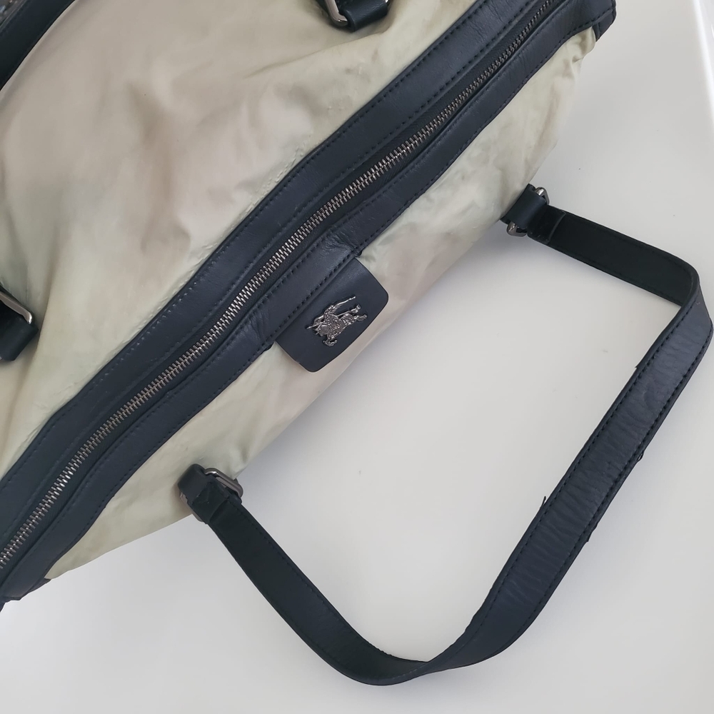 Burberry Large Kahki Buckleigh Tote - Picture 11 of 13